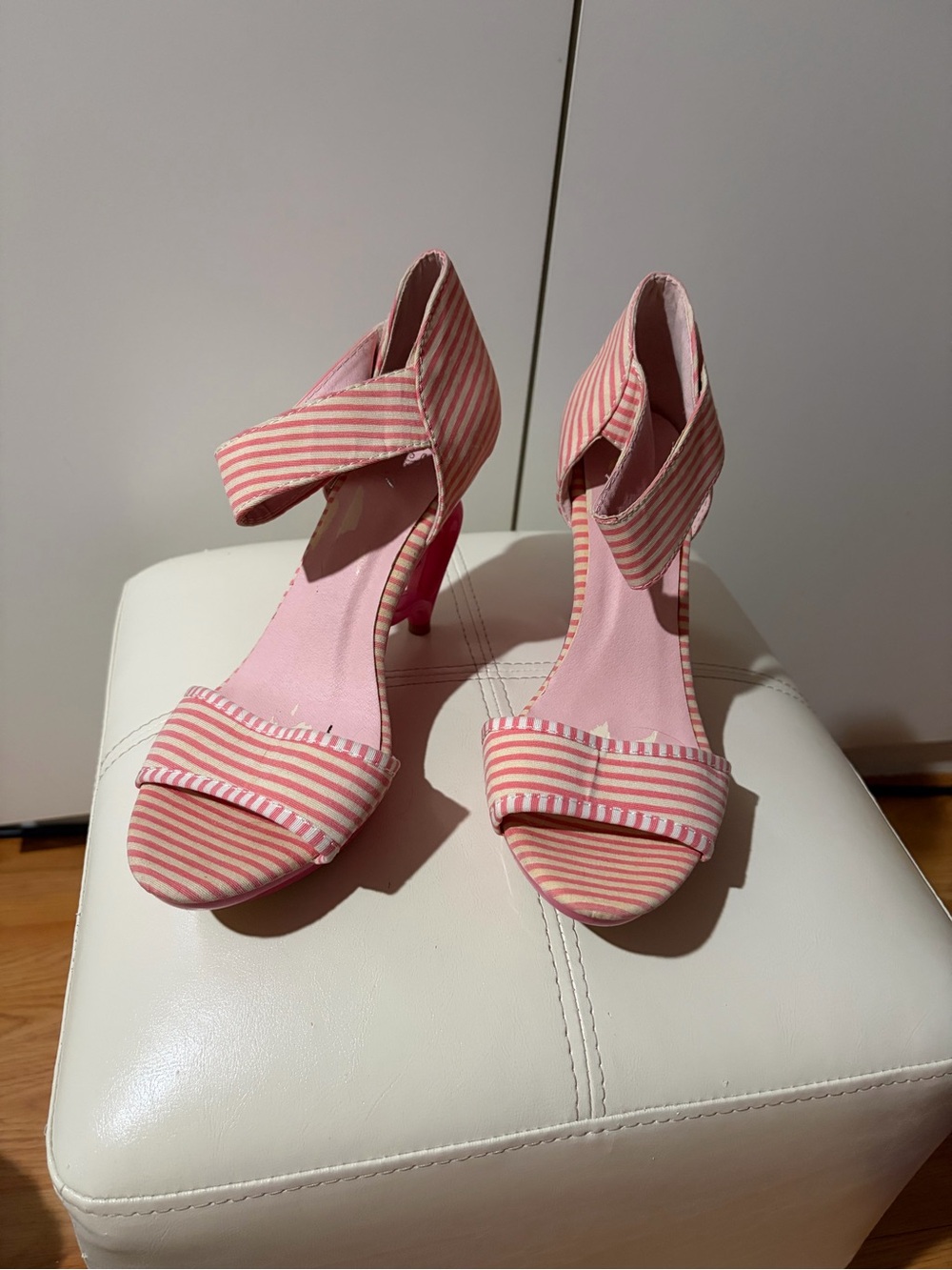 🩷🤍Pink/White Heart Heel🤍🩷 - Picture 5 of 5